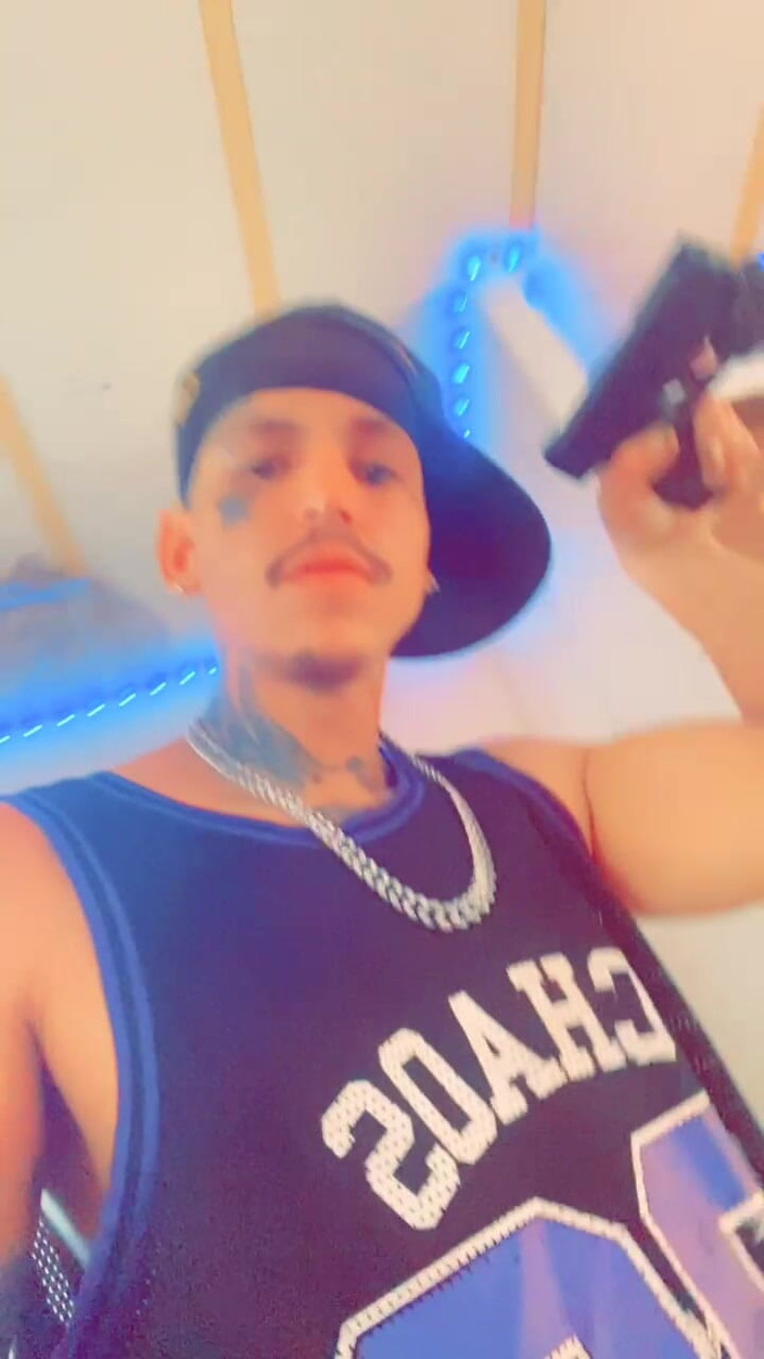 2 Tone: Posted Chillin