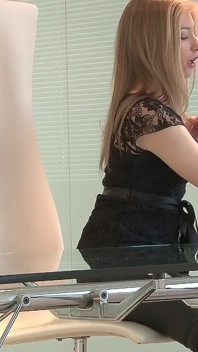 자위하는 라트비아 소녀