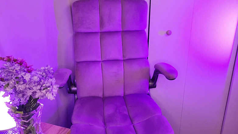 Brenna Lilac: Rawatan Perut - 4K