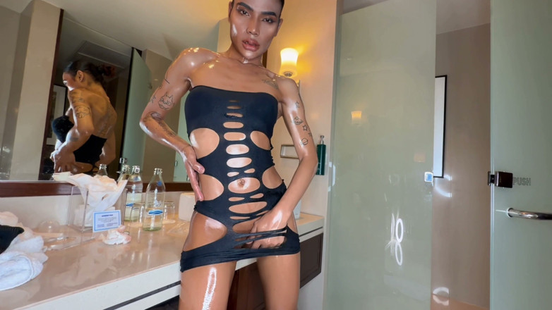 LadyboyLadyboy: Ladyboy Lucky Hot Slut Look Flat Chest Uncut Dick