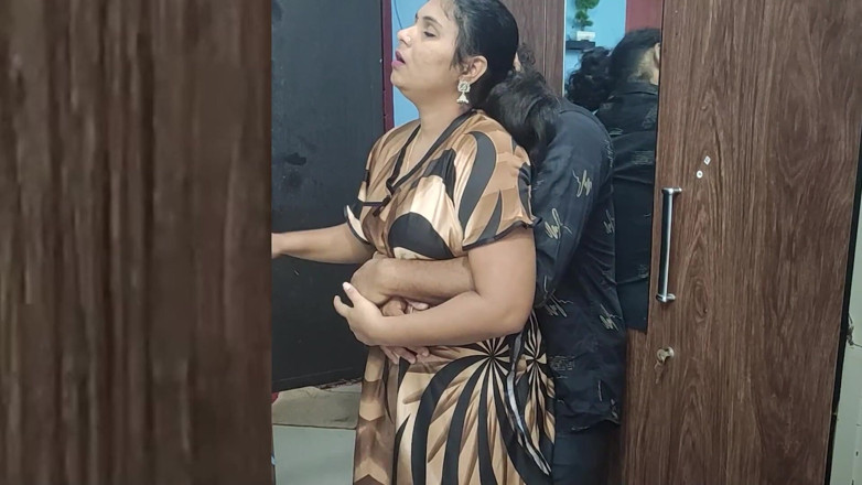 Vaigavarun45: Mallu trivandrum çifti ateşli dudak kilidi romantizmi ile sikişiyor