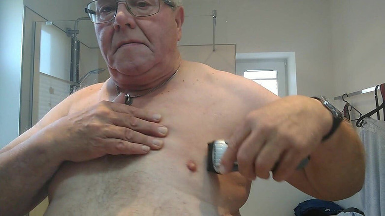 Karlchengeil: Golenie moich cycków