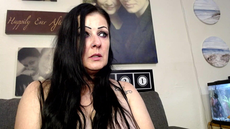Abby Anna: Milf tetona bosteando
