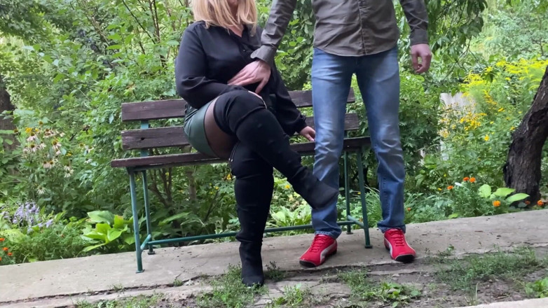 OurFetishLife: 成熟的继母知道如何控制你