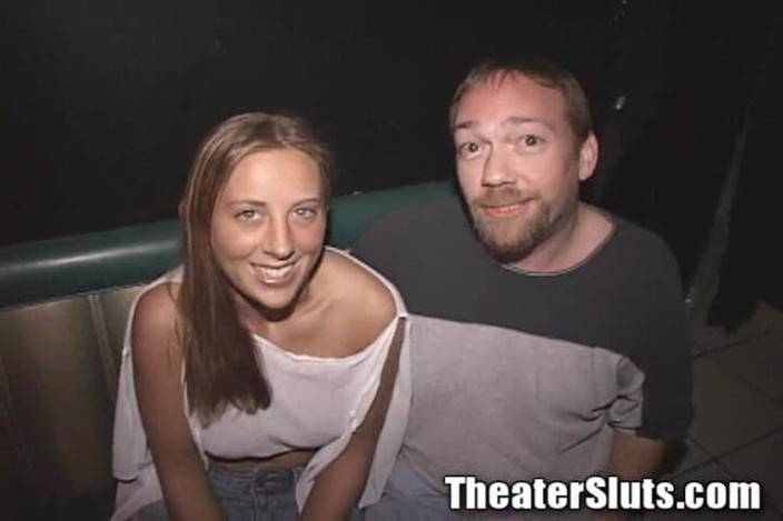 Theater Sluts: ハッピークリスタ偽乳首リスパイクビッチフェラバンサークルけいれんポルノシアターペニス!