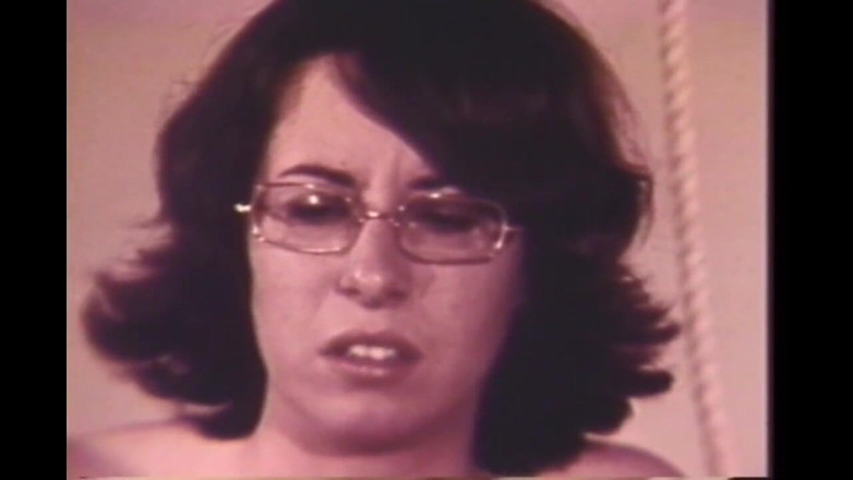 Vintage Usa: 阴毛浓密的嬉皮士搭便车在家里性交