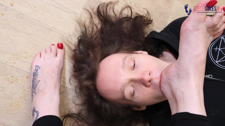 Czech Soles - foot fetish content: Fußsklaven-freund der göttin tat