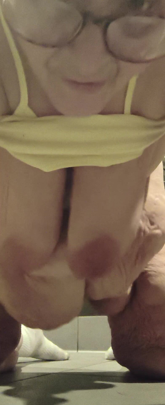 HerculesnVENUS: Regardez-vous voir est-ce que cette salope excitée et sa chatte