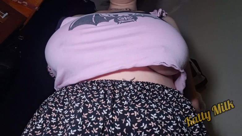 Katty-Milk: Giocando con le mie tette enormi davanti alla fotocamera