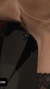 Bağlı ve sikiliyor