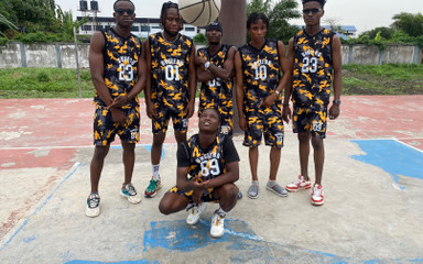 FWBigDick: Basketbol takımı kadın kılıklı grup seks