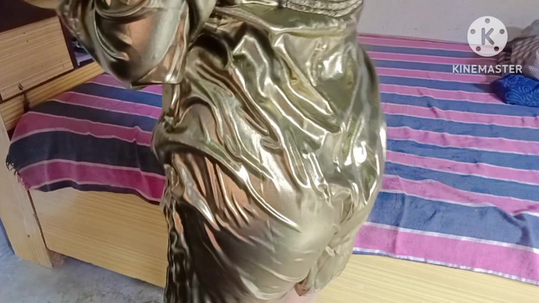 Ankurpriya000: Je vois ma demi-sœur se baigner