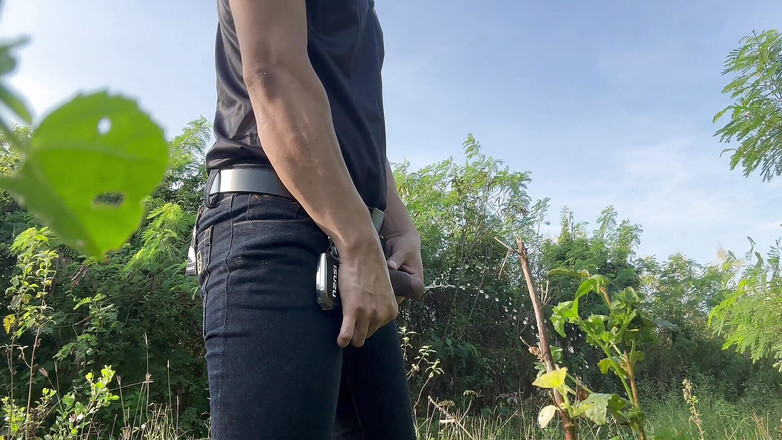 SinglePlayerBKK: Security Guard Jerk off During Break Time