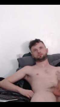 Masturbándose con el porno.