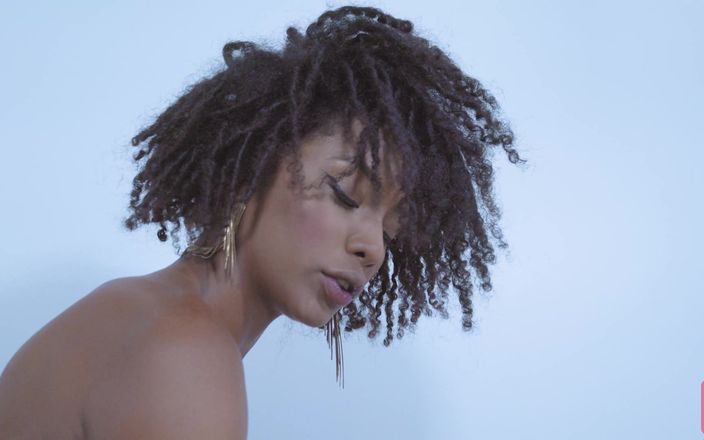Redqueen films: Menage interraciaal 100% anaal