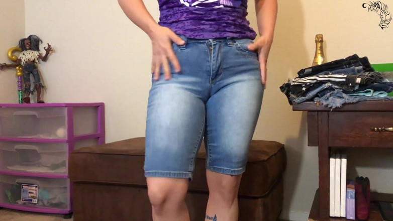 Nikki's Fetishes: J’essaye tous mes shorts en jean pour toi