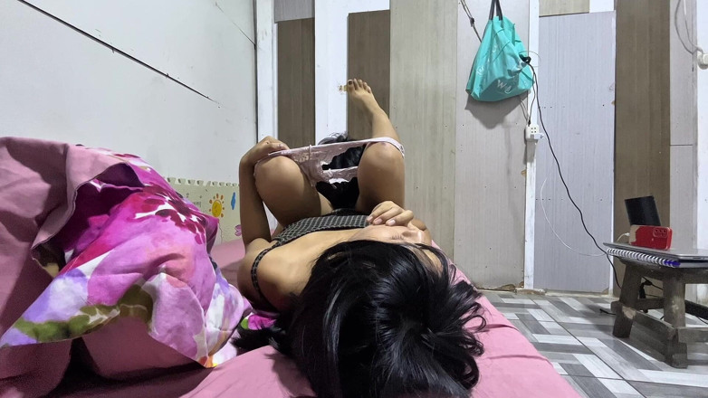 Natasha Caseros: La bella india indiana succhia il cazzo come una dea...
