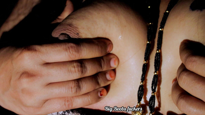 Big-Boobs-fuckers: POV Video Baculaté Dívky, Jak Se Prstí Nahá