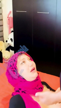 Arabisk flicka med sin styvbror