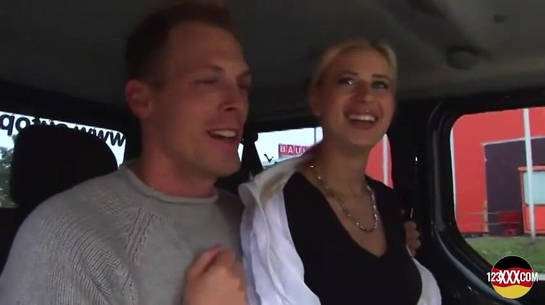 123XXX - Fucked Amateurs in Germany!: Une jolie blonde aime se faire baiser dans une camionnette