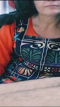Wanita cantik ini lagi asik nyepong dan ngentot kontol