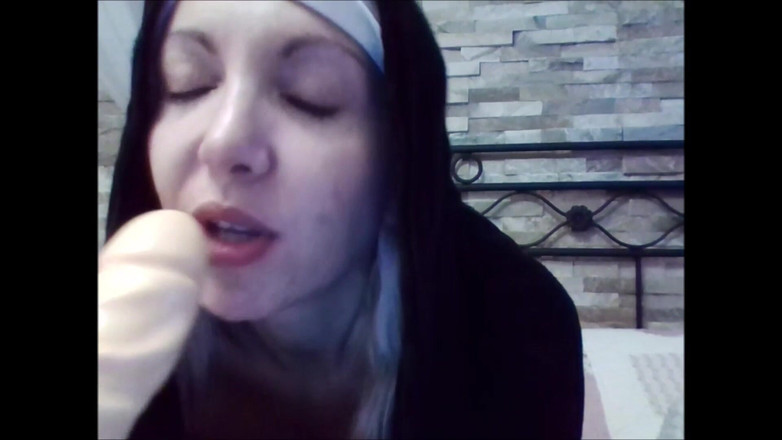 savannahamatoriale: La nonne ne semble pas très dévouée