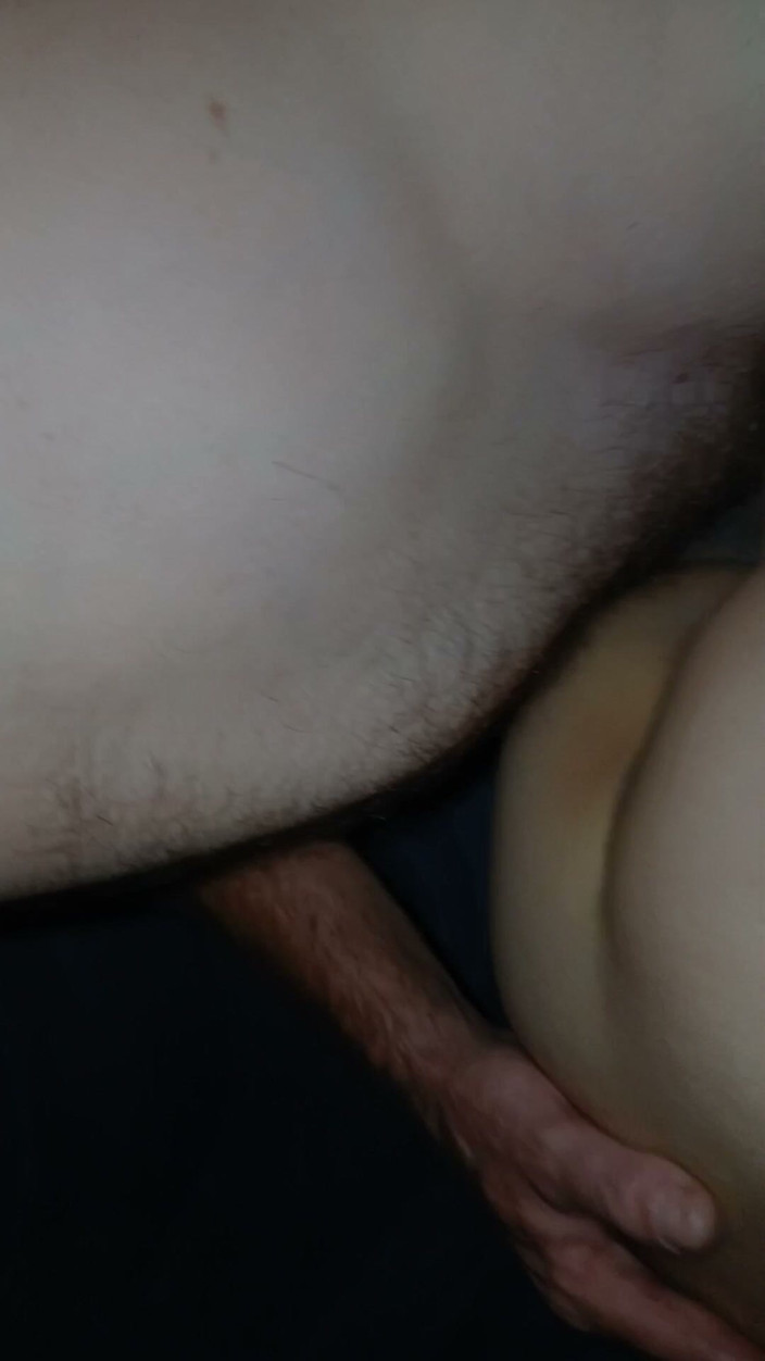 Thai Milf: Amatoriale asiatica ottiene leccata nel suo stretto buco del culo