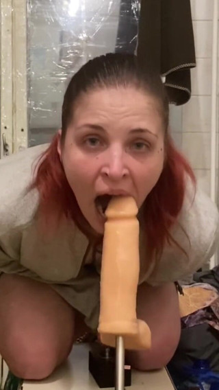 Elena917: deepthroat and spit on face with fuck machine
