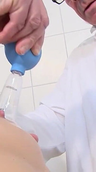 Dua dokter mesum ngentot semua lubang pasiennya
