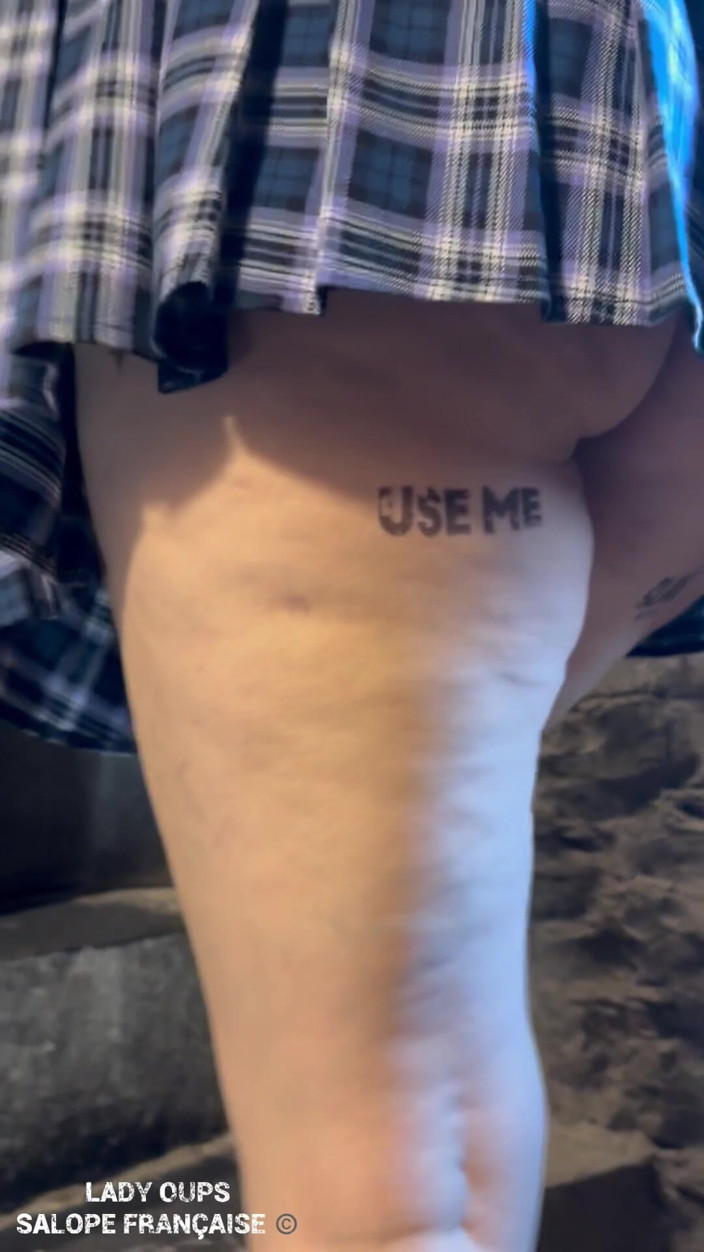 Lady Oups: Follow My Mini Skirt and My Plug