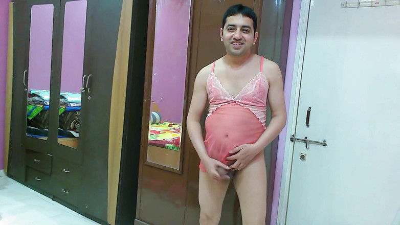 Cute & Nude Crossdresser: Sissy travestie sexy femboy sweet sucette dans une lingerie de...