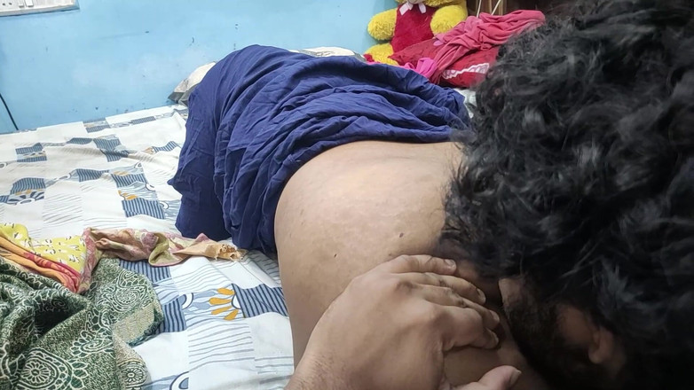 Vaishnavysharunraj: Blaue Top removal heiße romantik, Lippen loc, möpse lutschen und...
