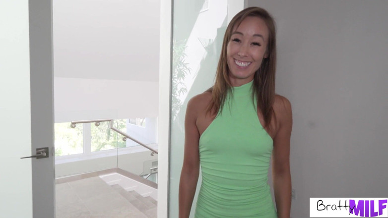 BrattyMilf: ho chiesto alla mia matrigna di succhiarmi il cazzo