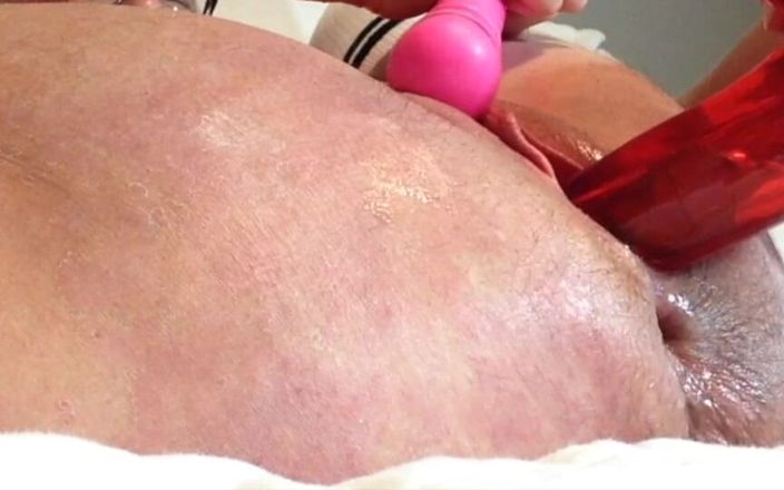 Squirting Senior: Detailní velká dildo show s análním šukáním, creampie MILF a manžel
