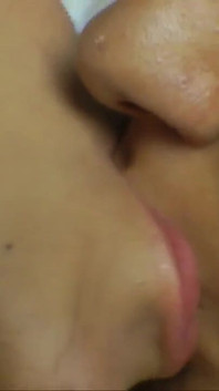 Lesbiana caliente besa a amigas reales