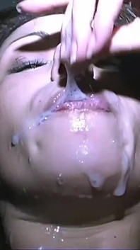 สาวร่านเลอะเทอะวินเทจเล่นเสียวกับการกินตูดรุ่นแม่น่าเย็ด