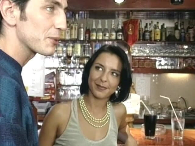 German Homemade: Приголомшлива німецька красуня знищує її муфту в барі