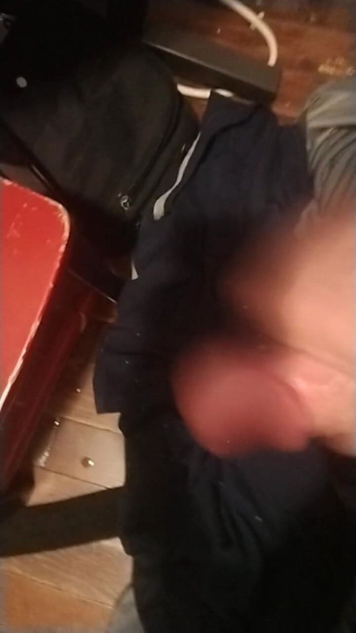 Buddy_Cuck: Accarezzo il mio pene piccolo per un porno interrazziale ed...