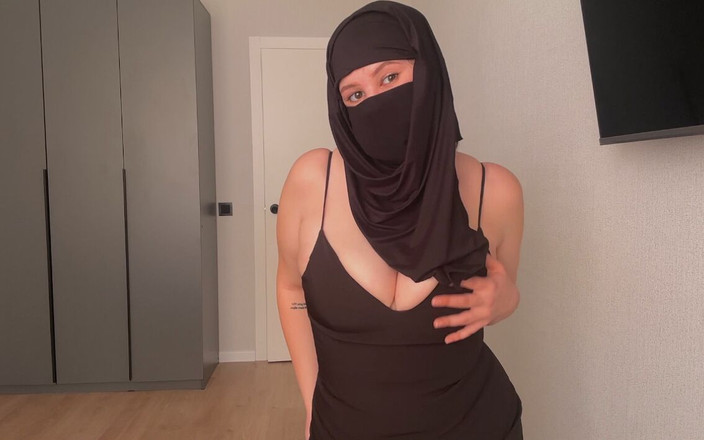 Nviz: Ragazza musulmana sexy dà il suo primo