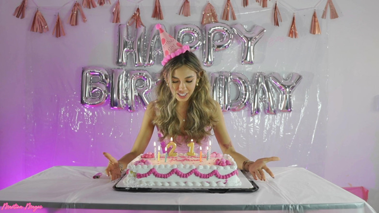 MartinaMagni: Wam!! Happy Birthday Martina Vs a Big Cake