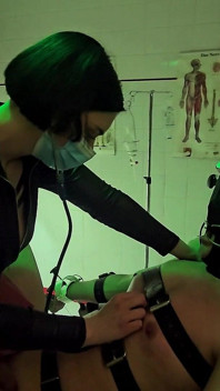 Dr Lady Medea undersökning bisarra Ard Bondage CBT och medicinska inspektioner P2