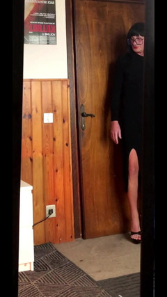 Andreina Naty: 매우 높은 하이힐을 신고 걷기 테스트