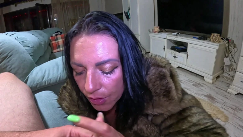 MilfyCalla: Deep-throat,masturbating and Cum Play with a Fur-coat 281