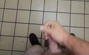 Djk31314: Brincando dentro e fora em torno de um banheiro público