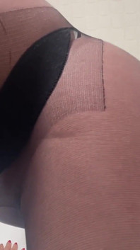 Maîtresse Sofi, femdom en POV, collants en nylon