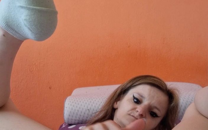 MollyVIP: Dedos en mi pequeño y apretado coño
