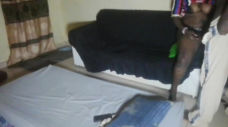 Pornsexlive: Tonton Bagaimana Dia Memutar Pinggangnya Pada Ayam Hitam