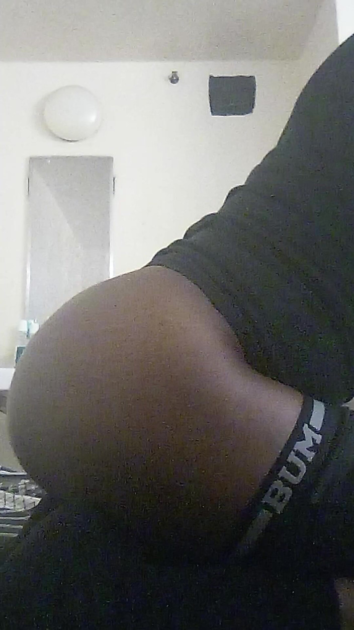 SweetDWillie456: Sexy devoter femboy mit engem hintern in schwarzen socken
