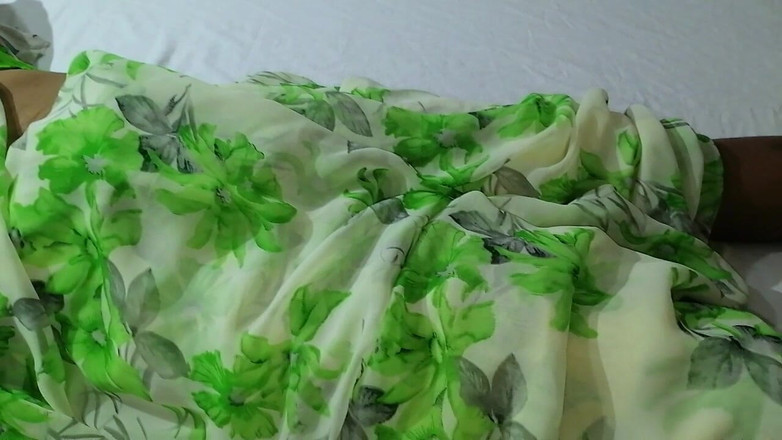 Sweety In Bed: Hintli desi ofis kızı sert sikiş videosu büyük yarak