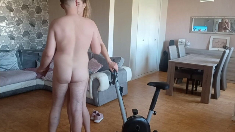 Brad Cobra: Taytlı Çekici Eş Spor Bisikletinde Köpek Stilinde Sevişildi Ve Büyük Yüz...